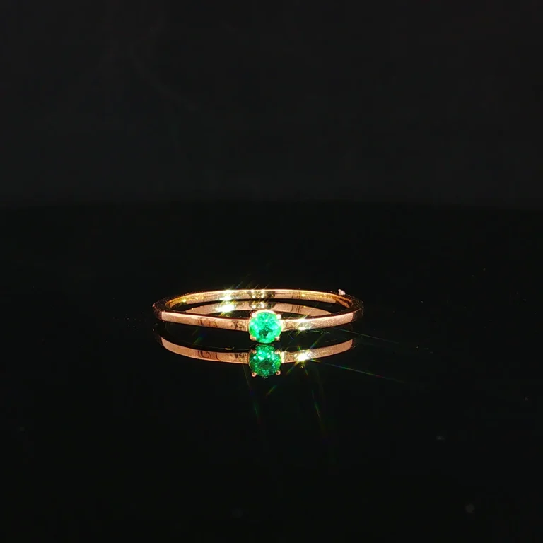 ANILLO SOLITARIO ESMERALDA ORO AMARILLO