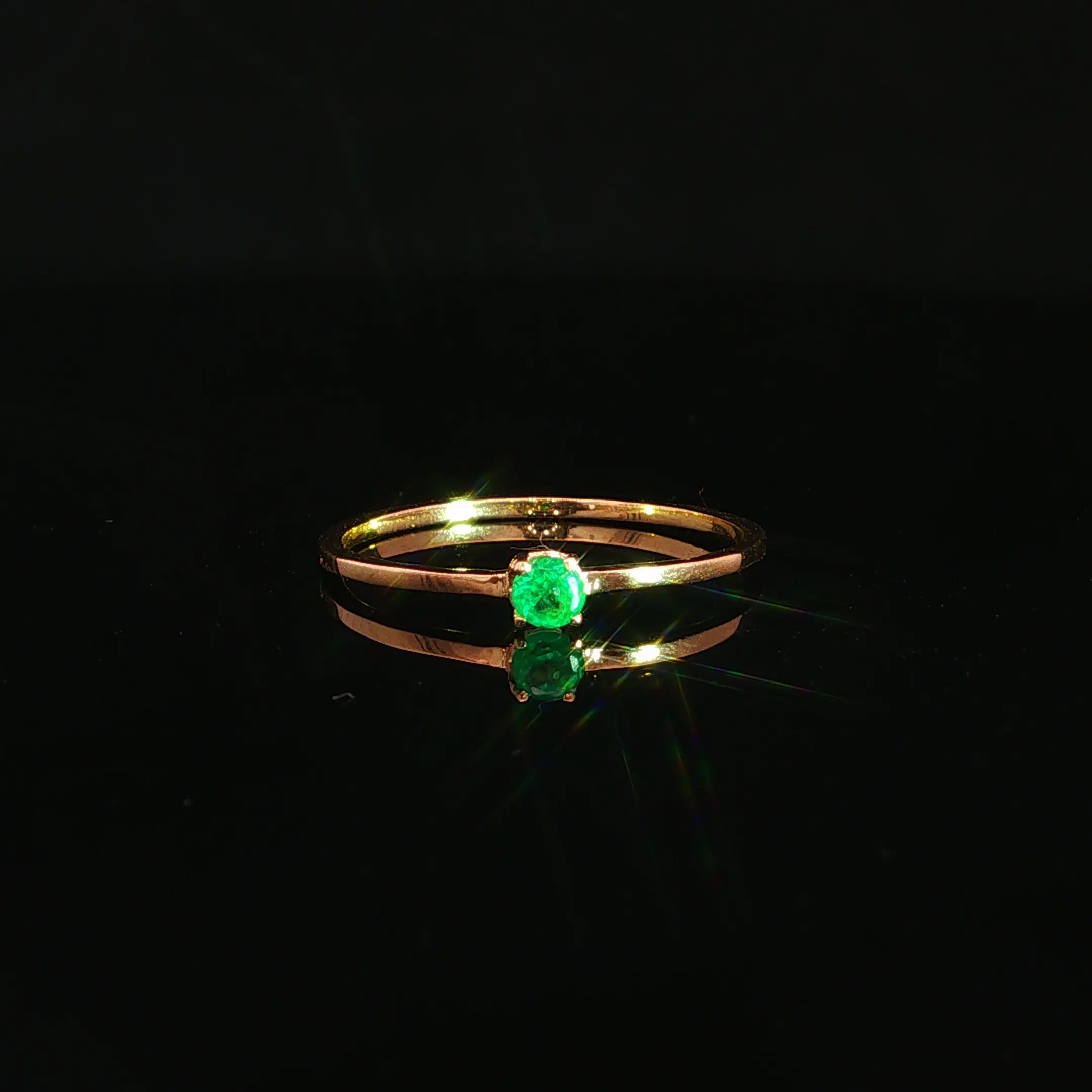 ANILLO SOLITARIO ESMERALDA ORO AMARILLO