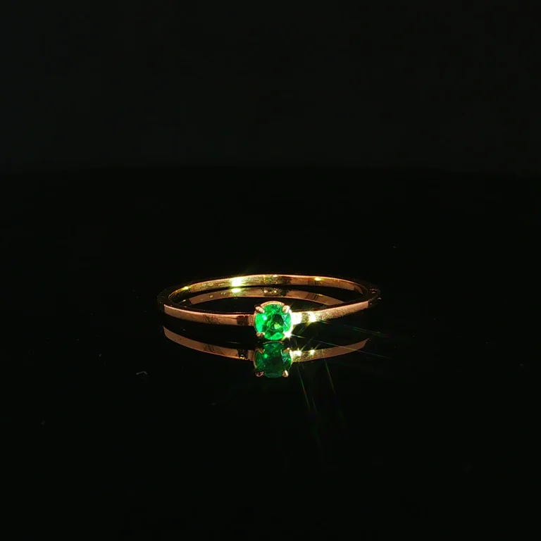 ANILLO SOLITARIO ESMERALDA ORO AMARILLO