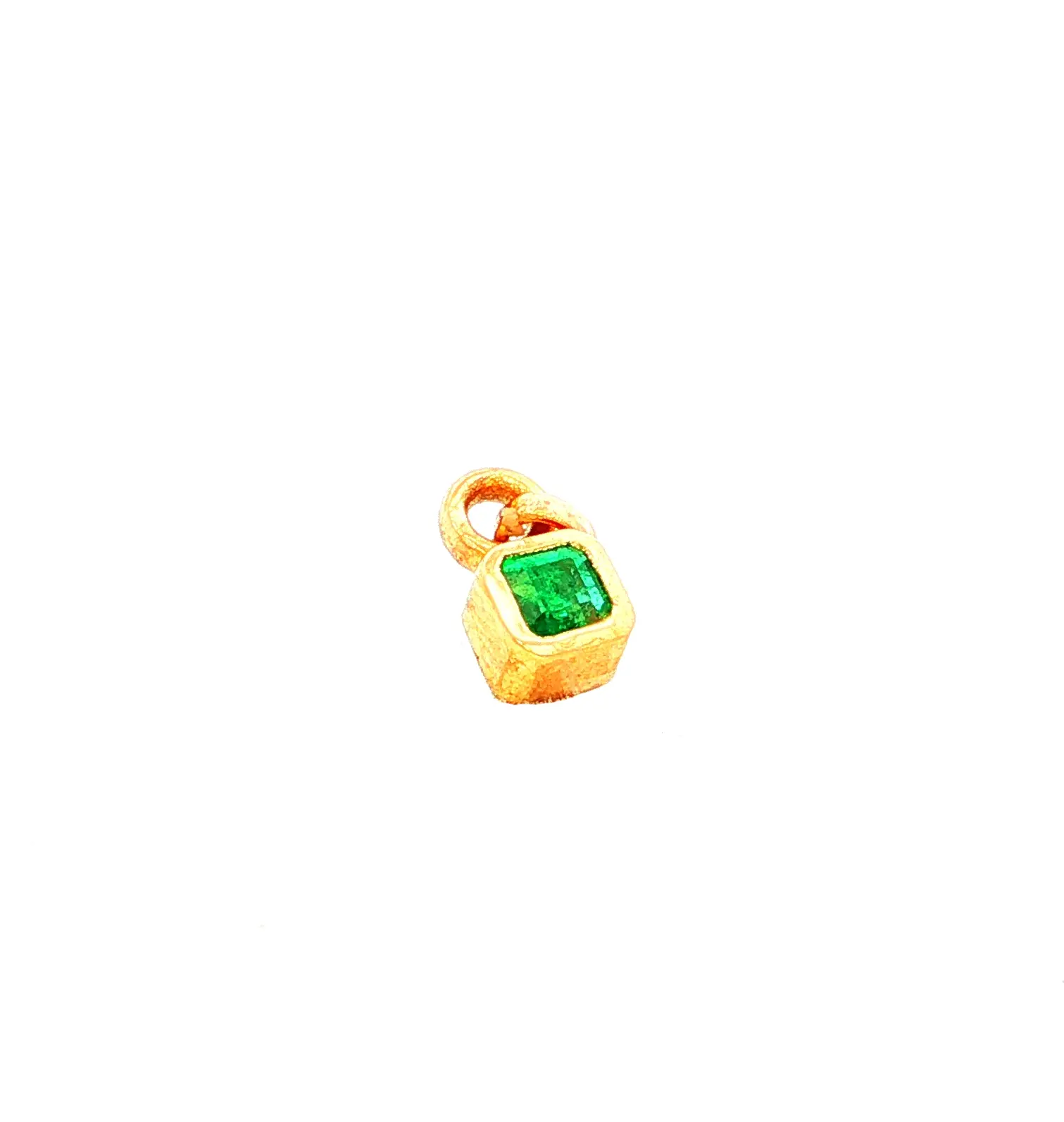 DIJE CUADRADO ESMERALDA ORO AMARILLO